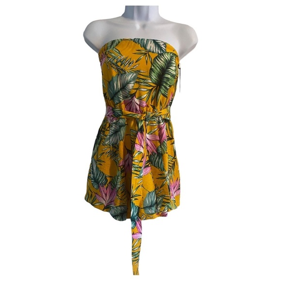 NWT SUPERDOWN/REVOVLE FLORAL TROPICAL ROMPER STRAPLESS W/TIE AT WAISTE LINED - Picture 3 of 15